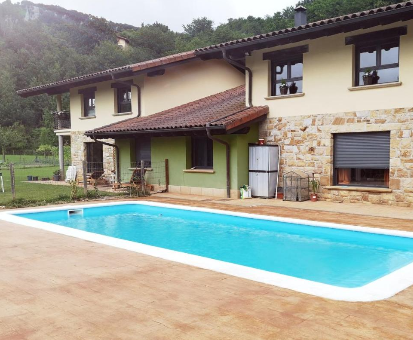 Chalet con Piscina en la Naturaleza en Areatza (Vizcaya)