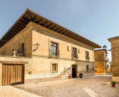 Teatrisso Hotel Palacio en Cuzcurrita de Río Tirón (La Rioja)